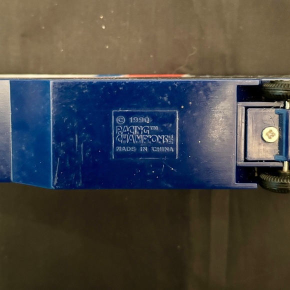 1990 Racing Champions NASCAR Valvoline Truck Mini Hauler Trailer w/Micro Car - Picture 8 of 8